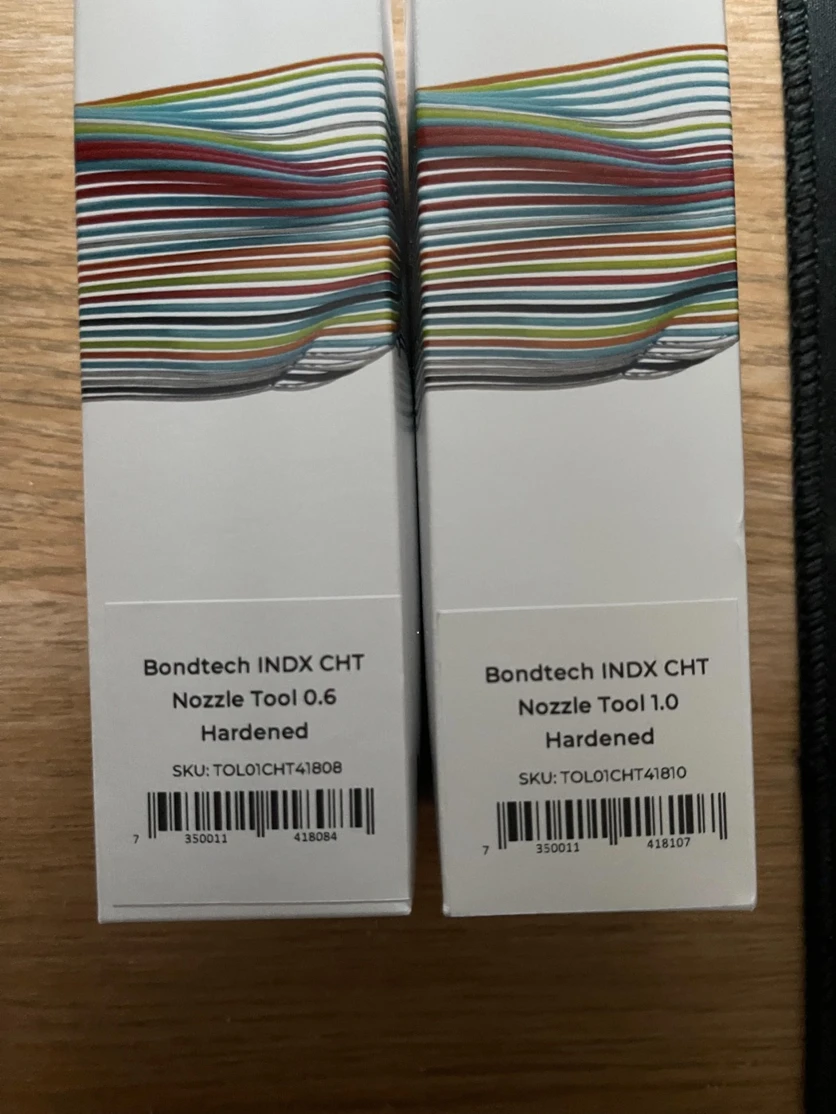 Ausgelieferte Founders-Edition-Boxen: „Bondtech INDX CHT Nozzle Tool 0.6 Hardened“ und „1.0 Hardened“, samt SKUs