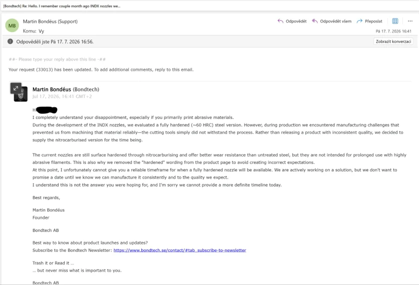 Martin Bondéus' Support-Mail vom 17. Juli 2026: Die voll gehärtete Version ließ sich nicht zuverlässig fertigen, die ausgelieferten Düsen sind nitrocarburiert, und die Formulierung „hardened“ wurde von der Produktseite entfernt